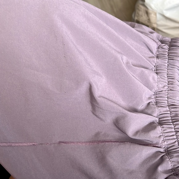 Lululemon Hotty Hot Short II LR *2.5" - Picture 9 of 9